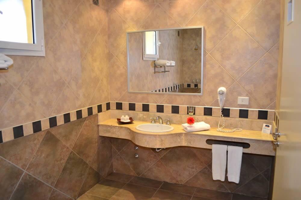Howard Johnson Inn רוסאריו דה לה פרונטרה מראה חיצוני תמונה