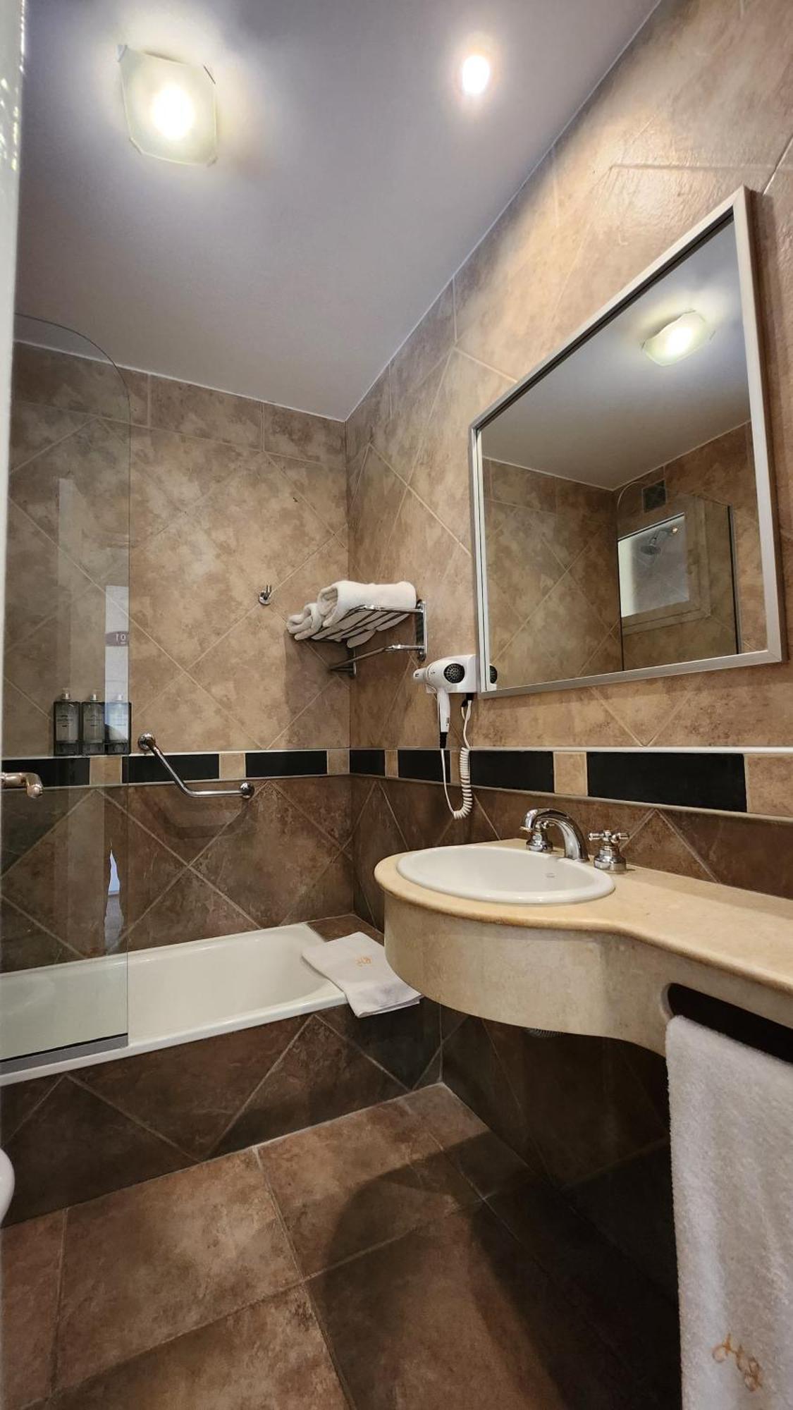 Howard Johnson Inn רוסאריו דה לה פרונטרה מראה חיצוני תמונה