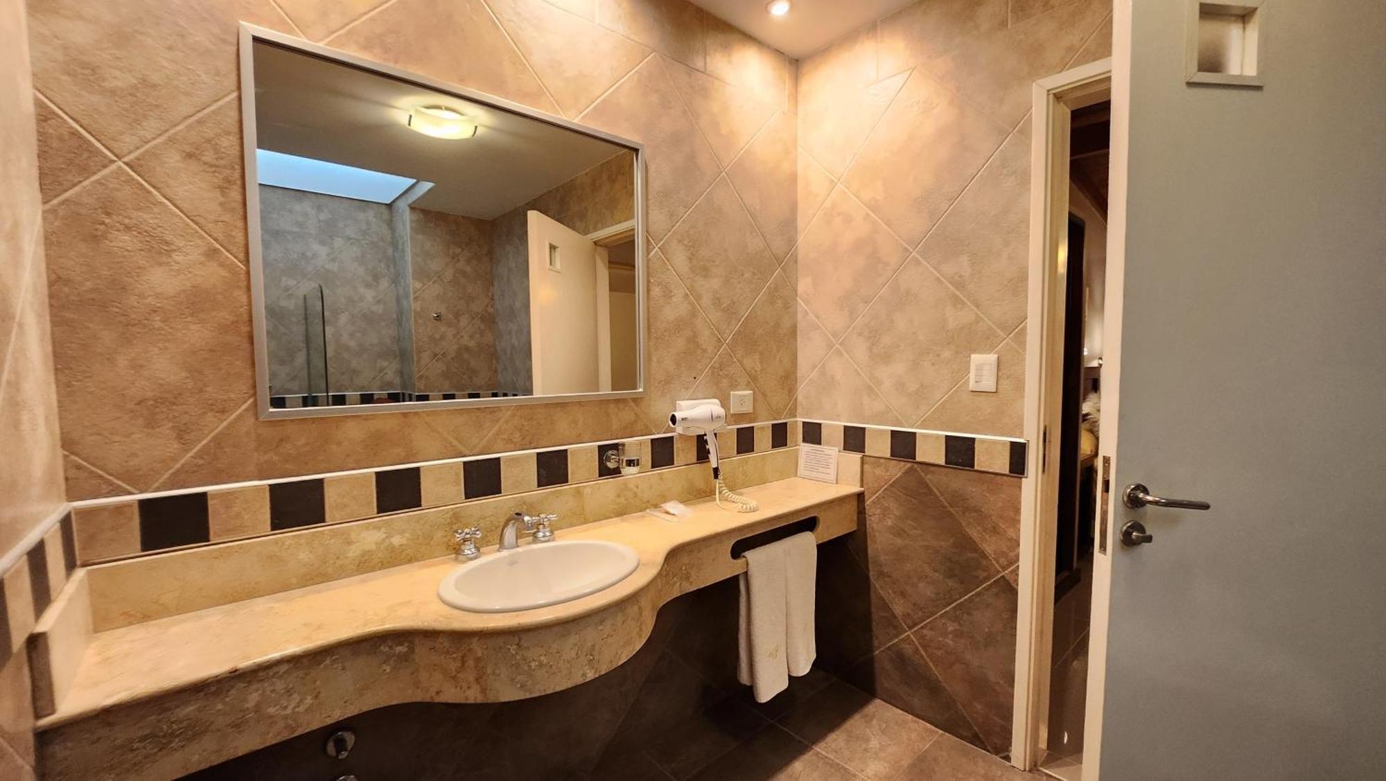 Howard Johnson Inn רוסאריו דה לה פרונטרה מראה חיצוני תמונה