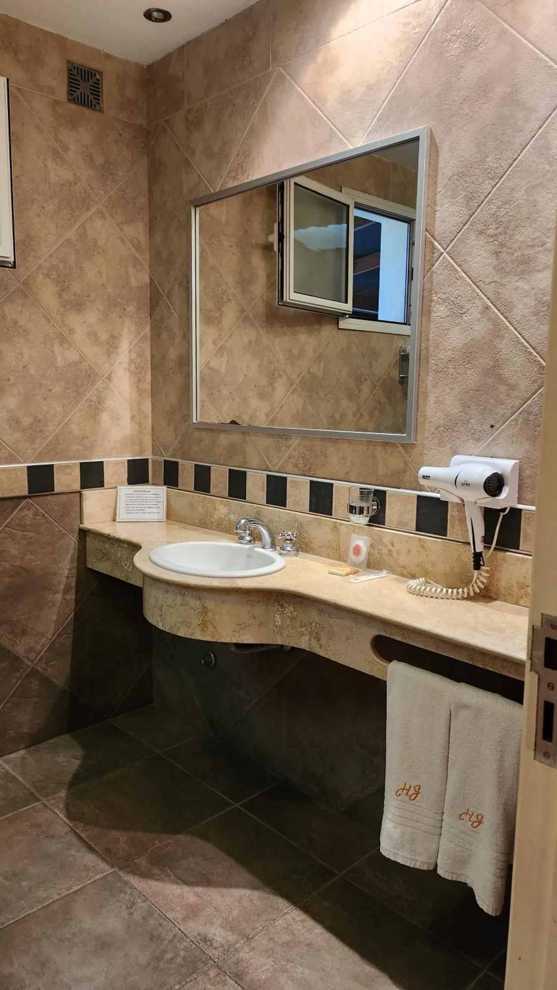 Howard Johnson Inn רוסאריו דה לה פרונטרה מראה חיצוני תמונה