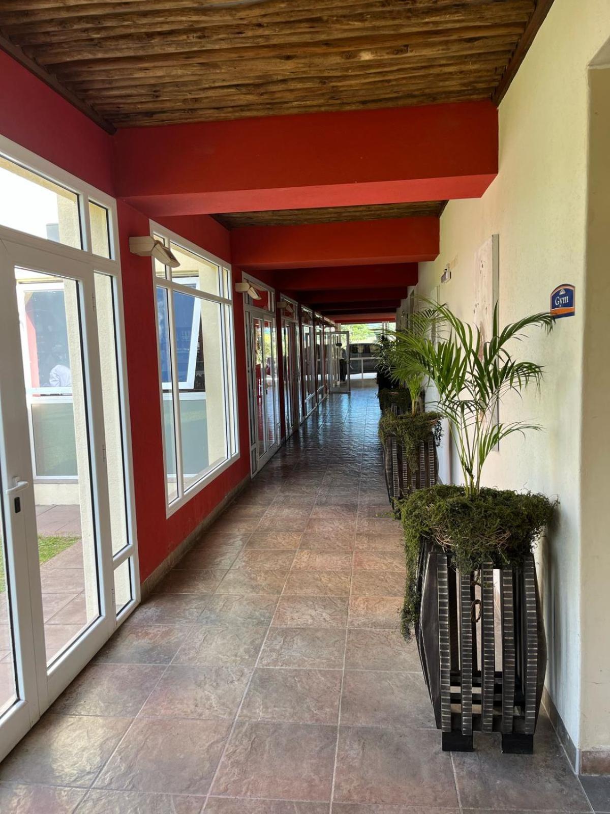 Howard Johnson Inn רוסאריו דה לה פרונטרה מראה חיצוני תמונה