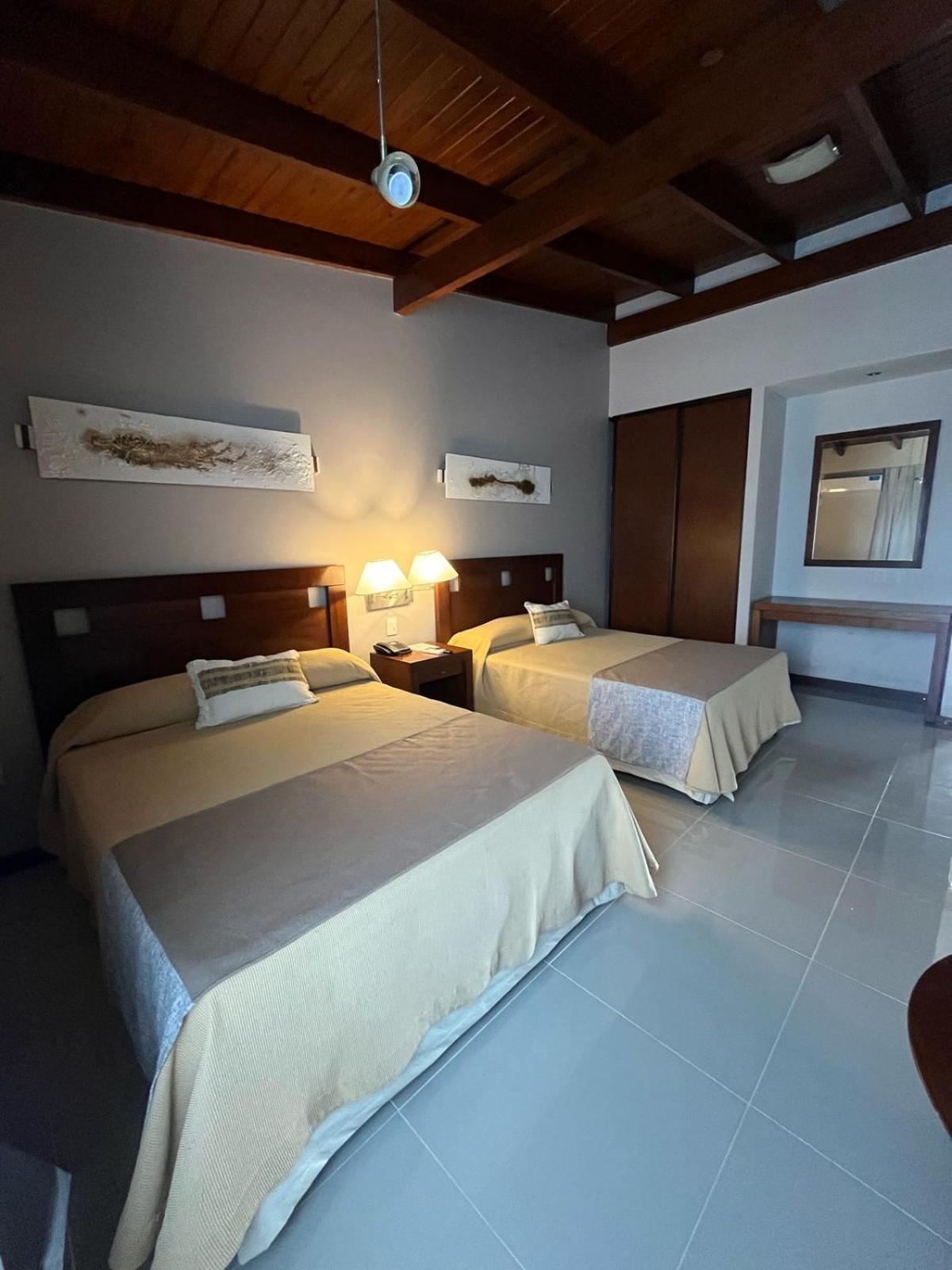 Howard Johnson Inn רוסאריו דה לה פרונטרה מראה חיצוני תמונה